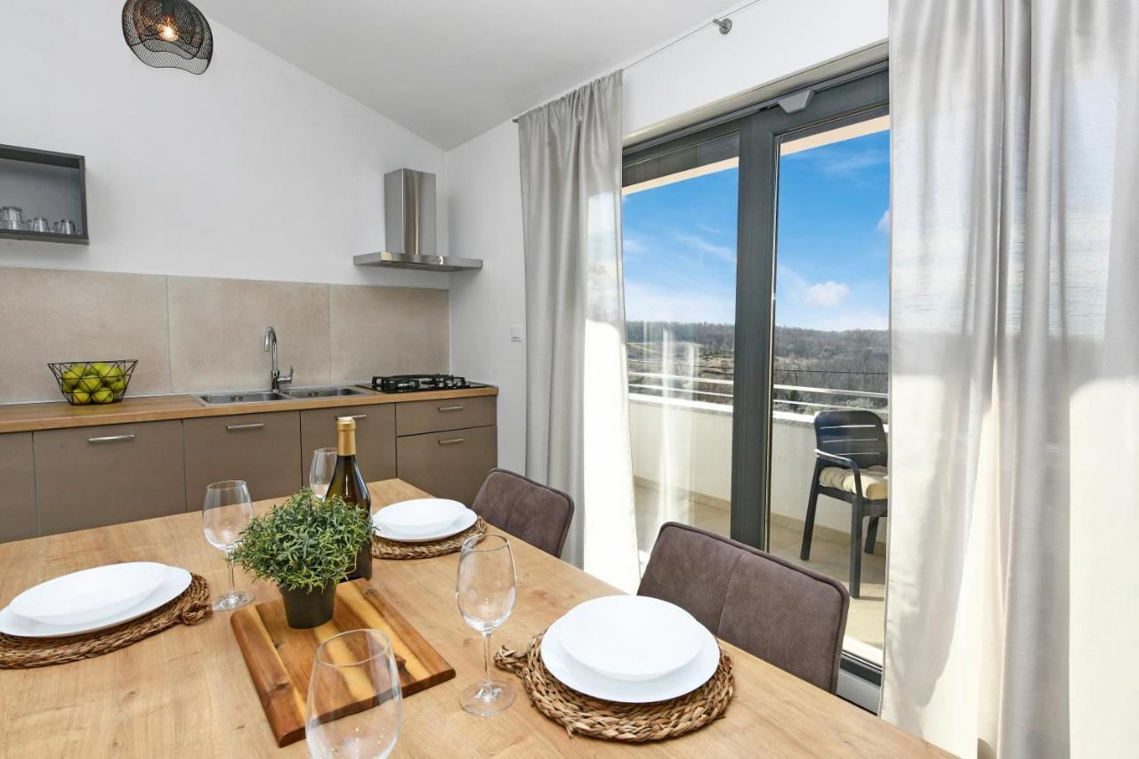R2 Apartment By Residence Rudan Vizinada ภายนอก รูปภาพ