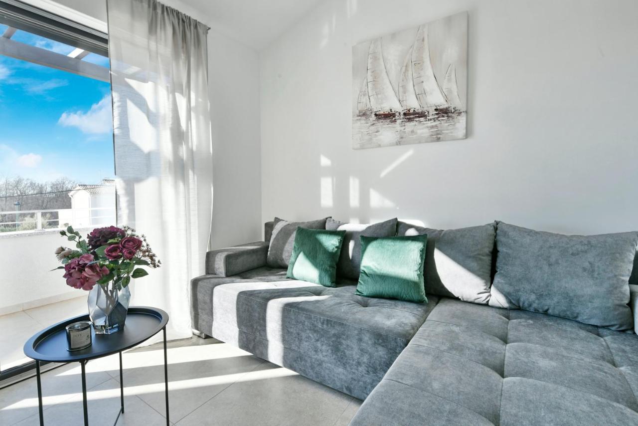 R2 Apartment By Residence Rudan Vizinada ภายนอก รูปภาพ