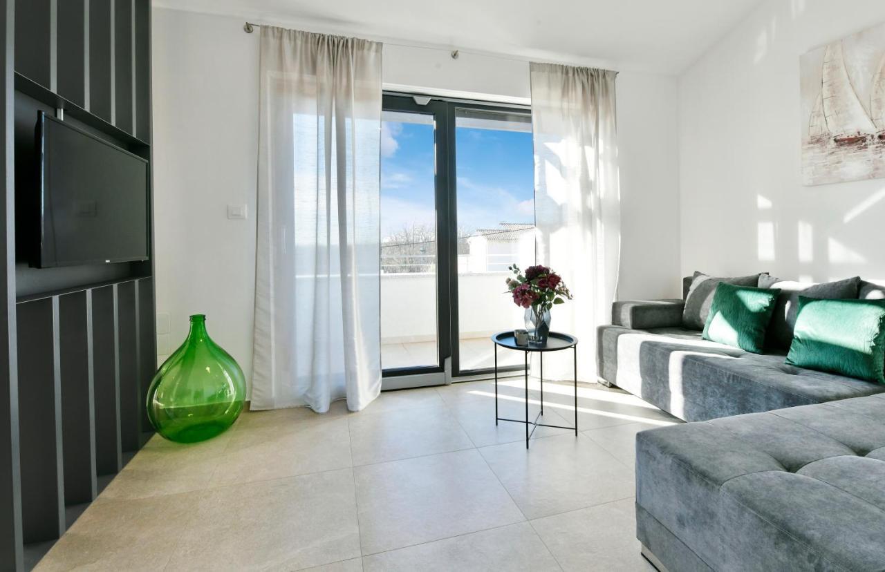 R2 Apartment By Residence Rudan Vizinada ภายนอก รูปภาพ