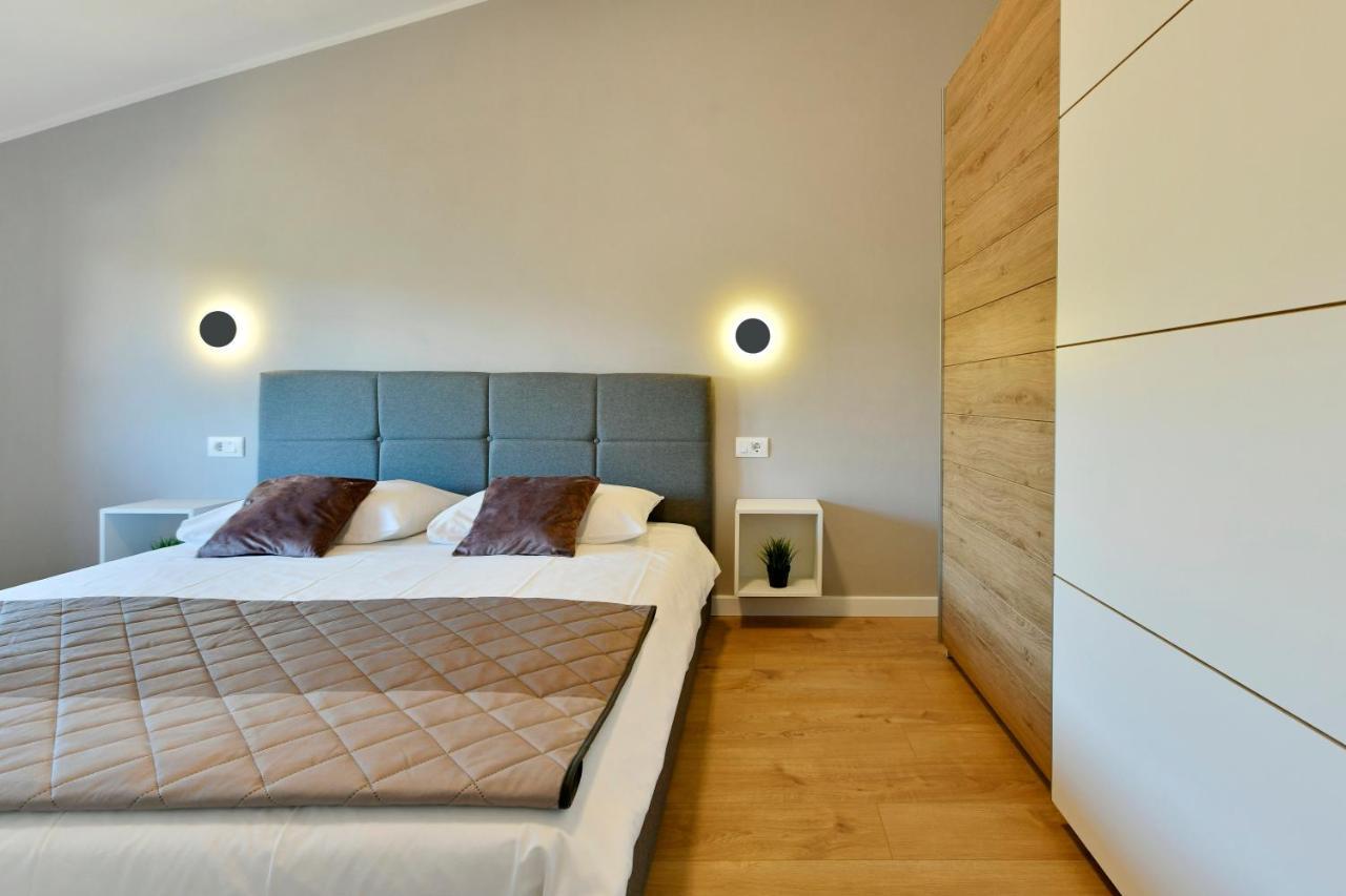 R2 Apartment By Residence Rudan Vizinada ภายนอก รูปภาพ