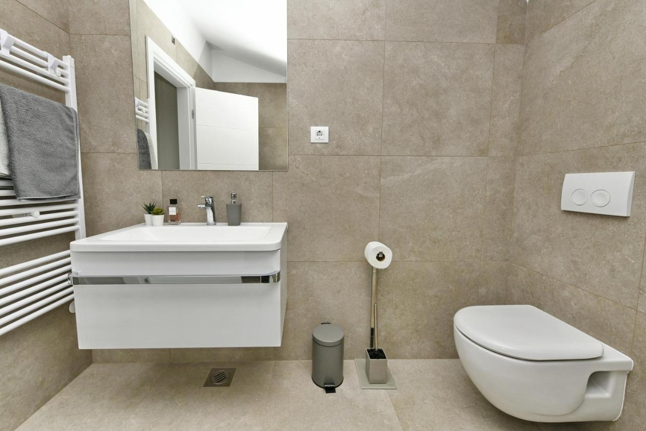 R2 Apartment By Residence Rudan Vizinada ภายนอก รูปภาพ